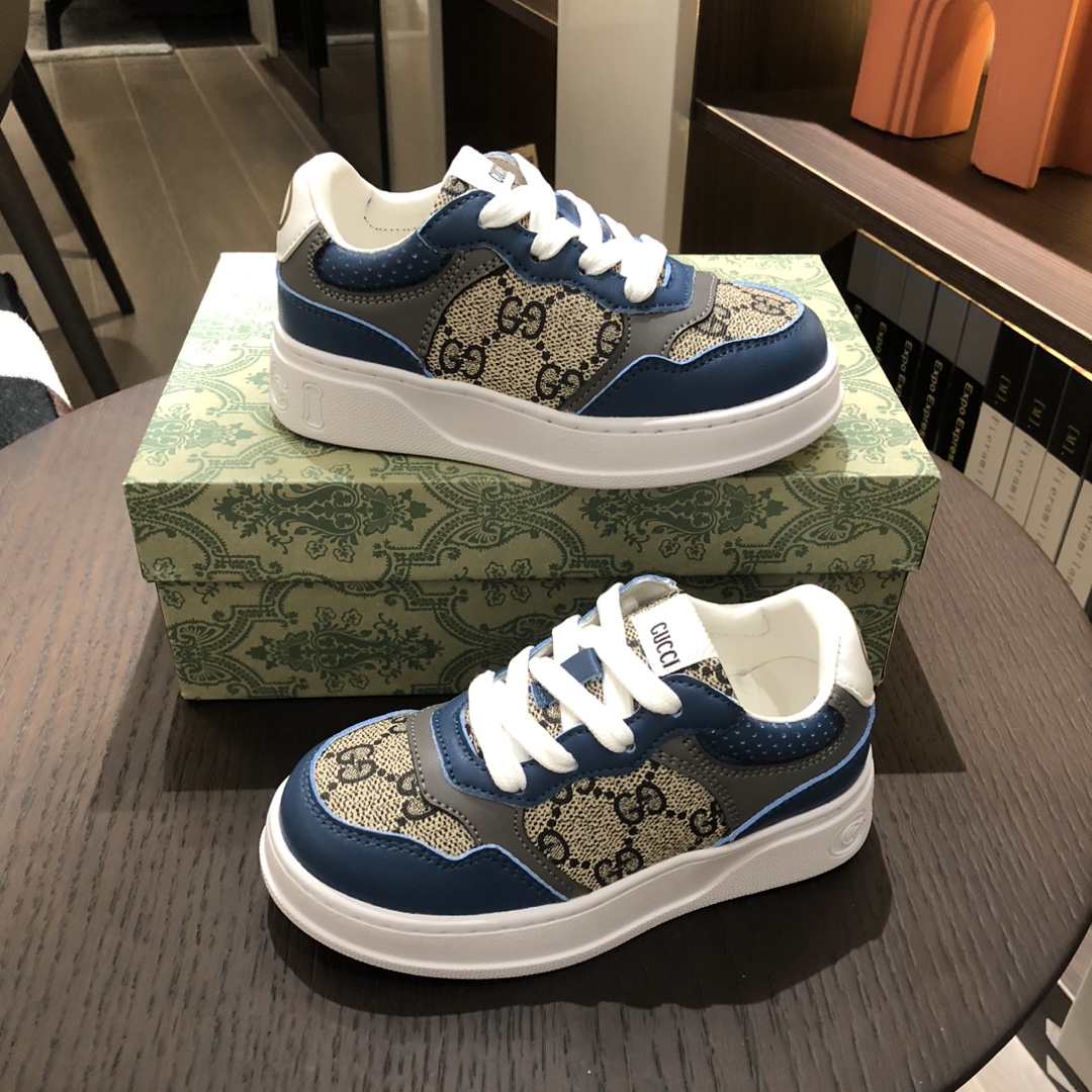 Children's shoes child